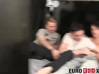 Euro Kamyk Walker fucking emo twink in facial threeway